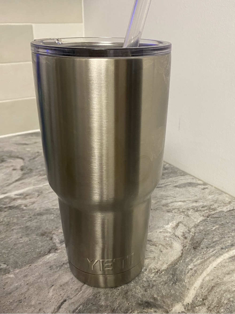 Yeti Stainless Steel Silver Tumbler with Clear Lid 30 oz.